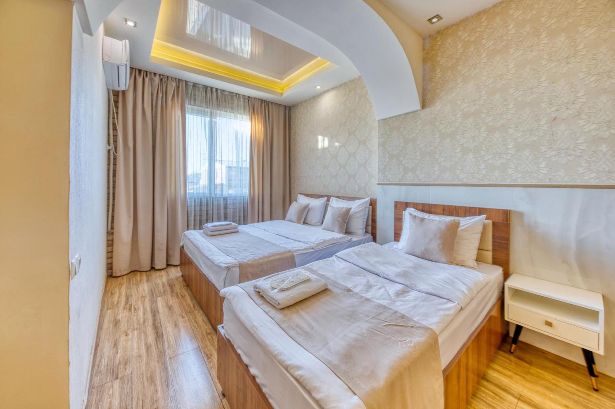 Aleppo Hotel Jerevan Buitenkant foto