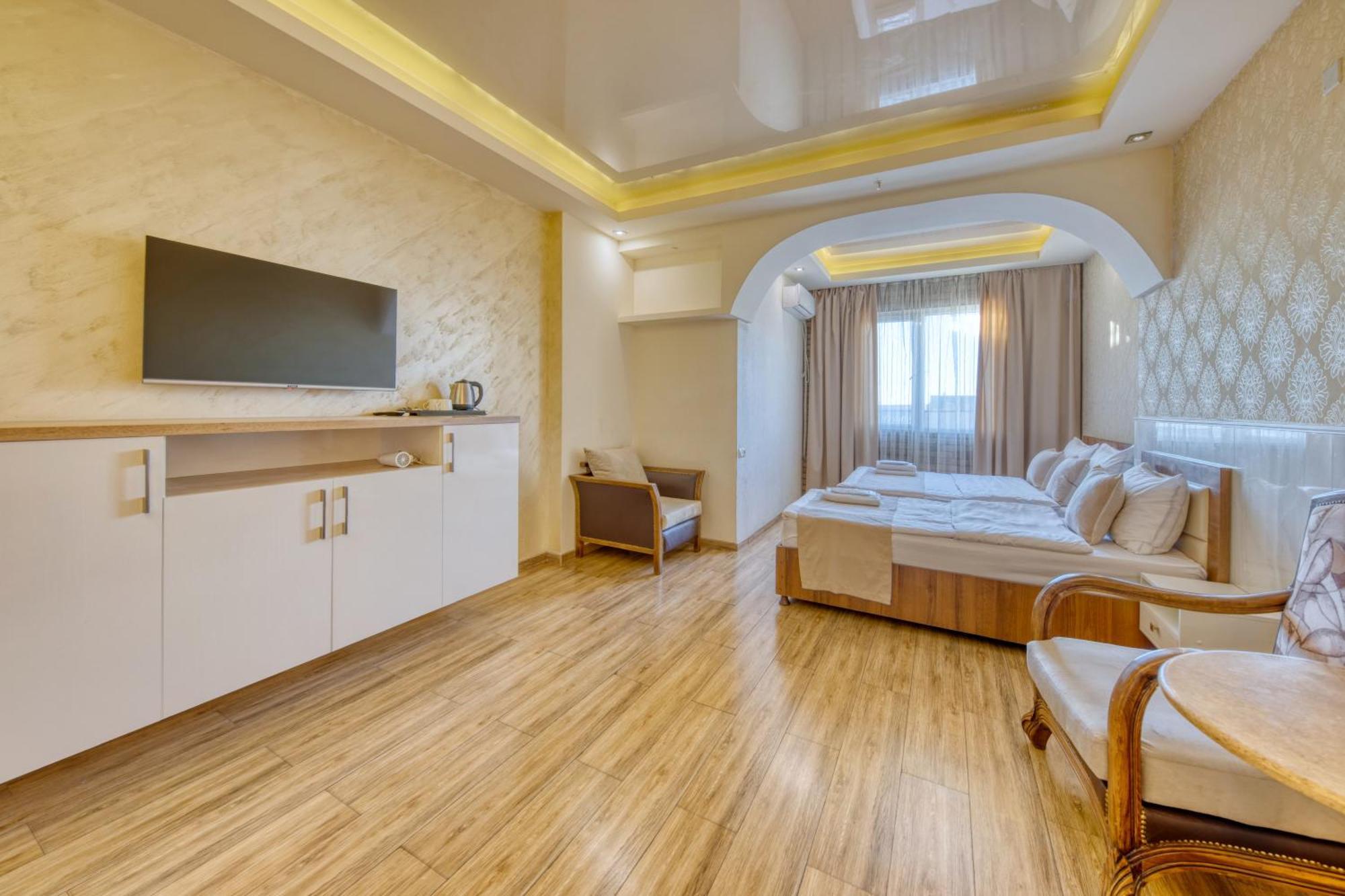 Aleppo Hotel Jerevan Buitenkant foto