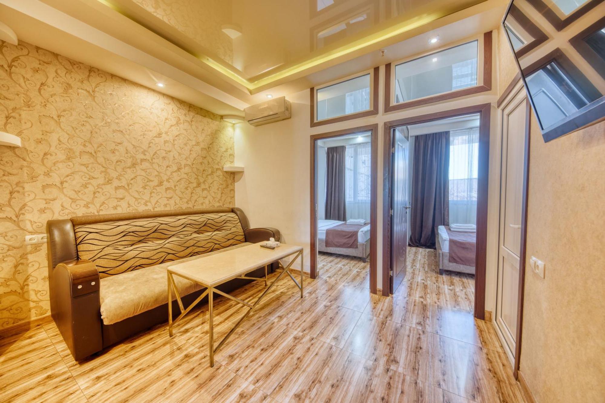 Aleppo Hotel Jerevan Buitenkant foto
