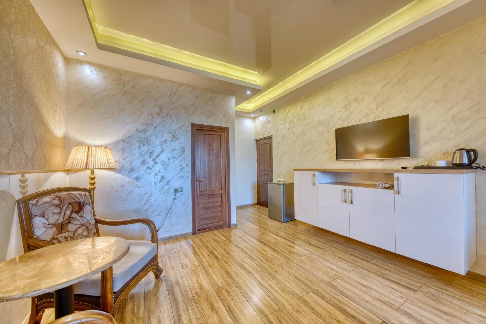 Aleppo Hotel Jerevan Buitenkant foto