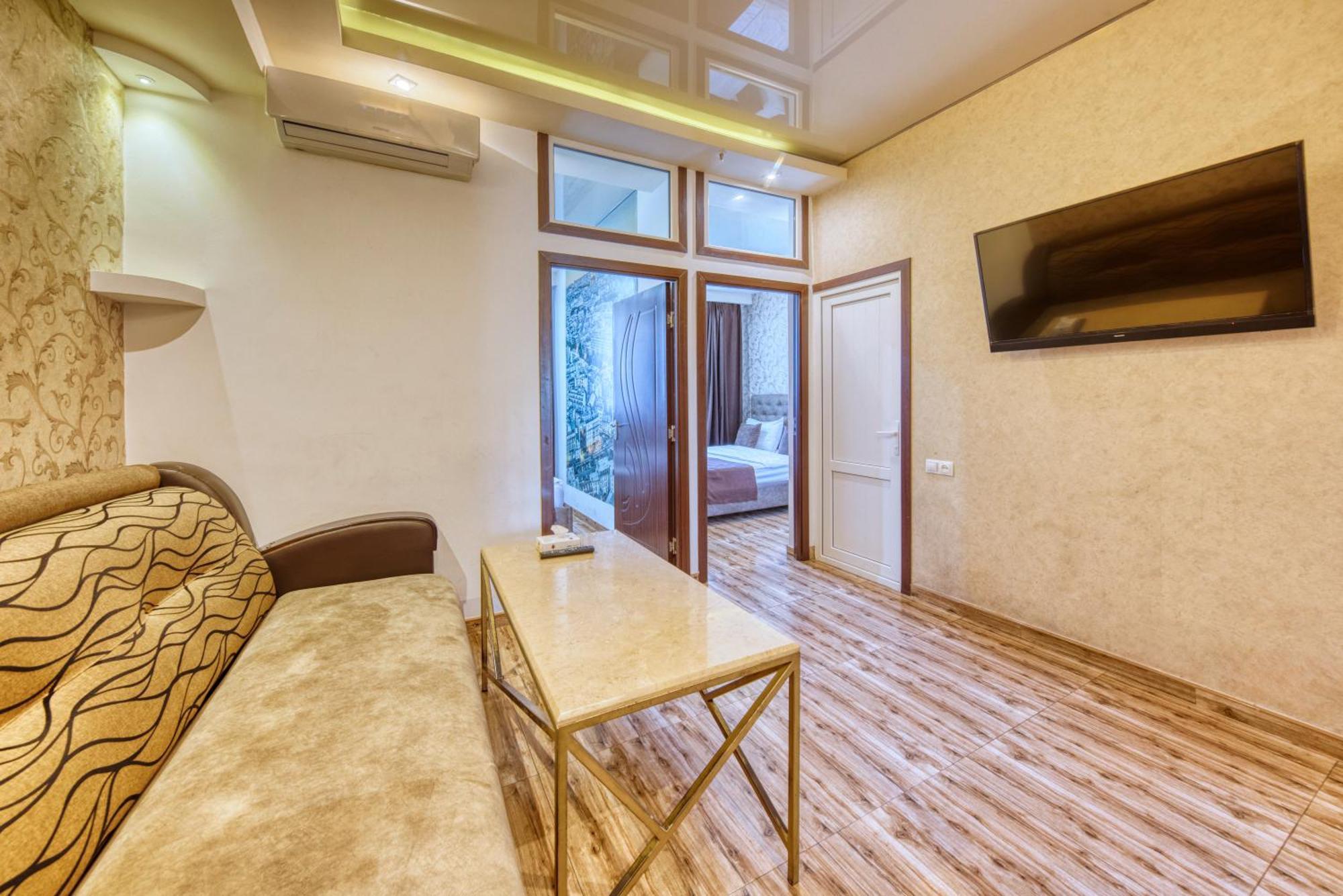 Aleppo Hotel Jerevan Buitenkant foto