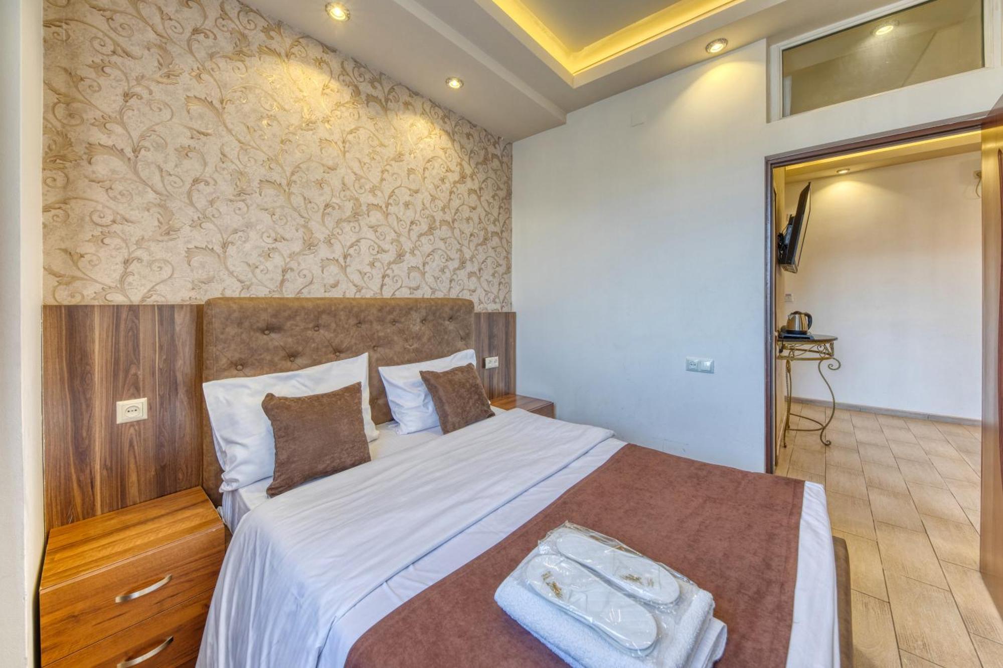 Aleppo Hotel Jerevan Buitenkant foto