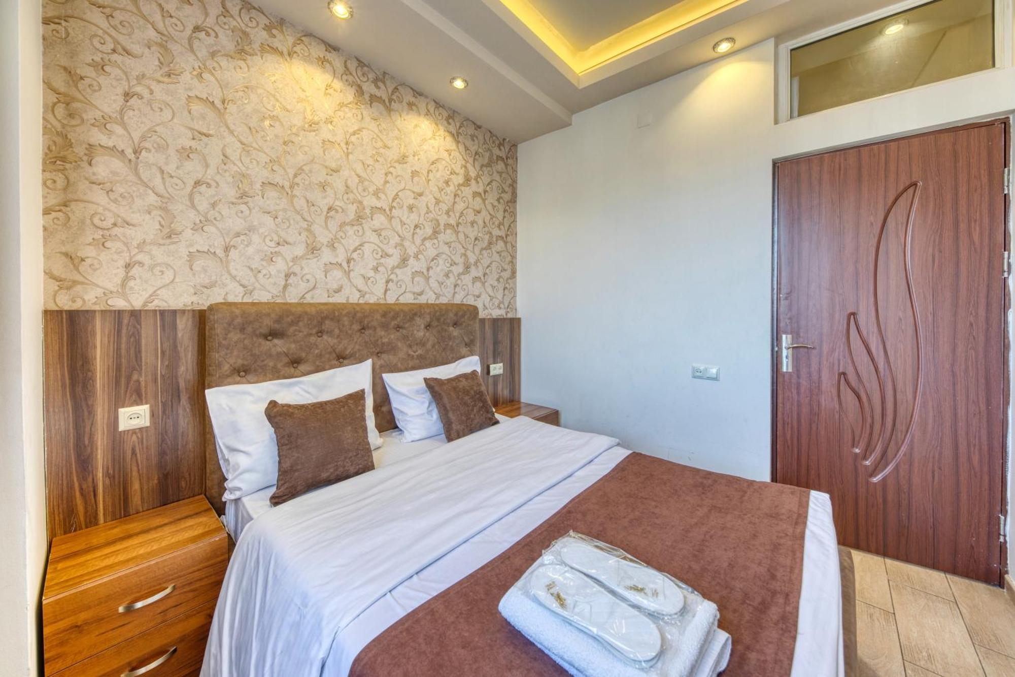 Aleppo Hotel Jerevan Buitenkant foto