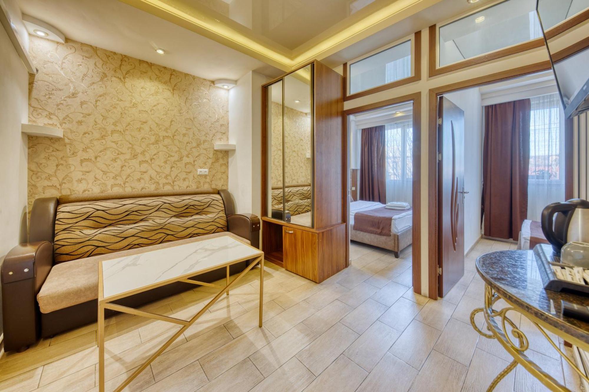 Aleppo Hotel Jerevan Buitenkant foto