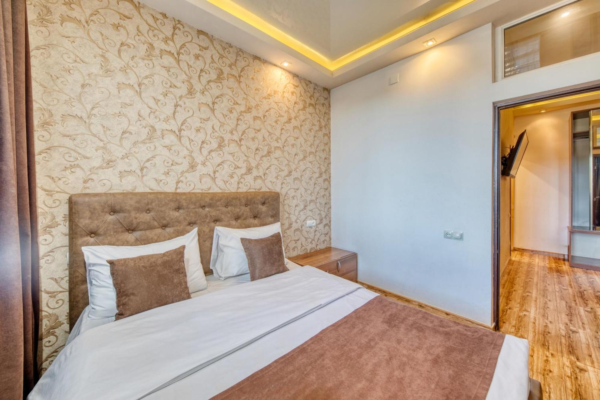 Aleppo Hotel Jerevan Buitenkant foto