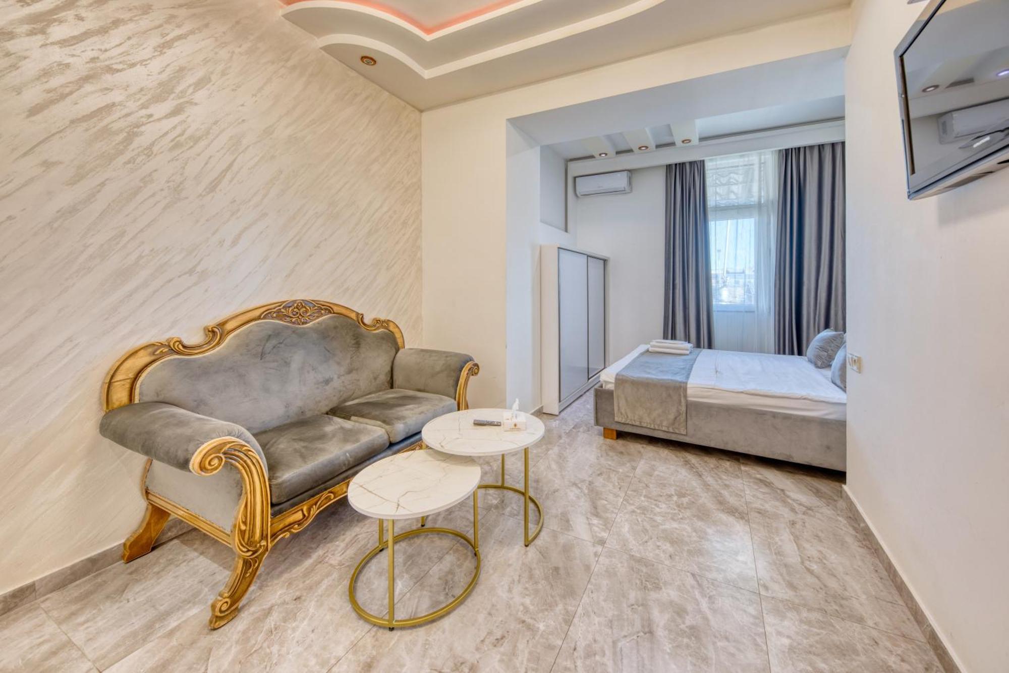 Aleppo Hotel Jerevan Buitenkant foto