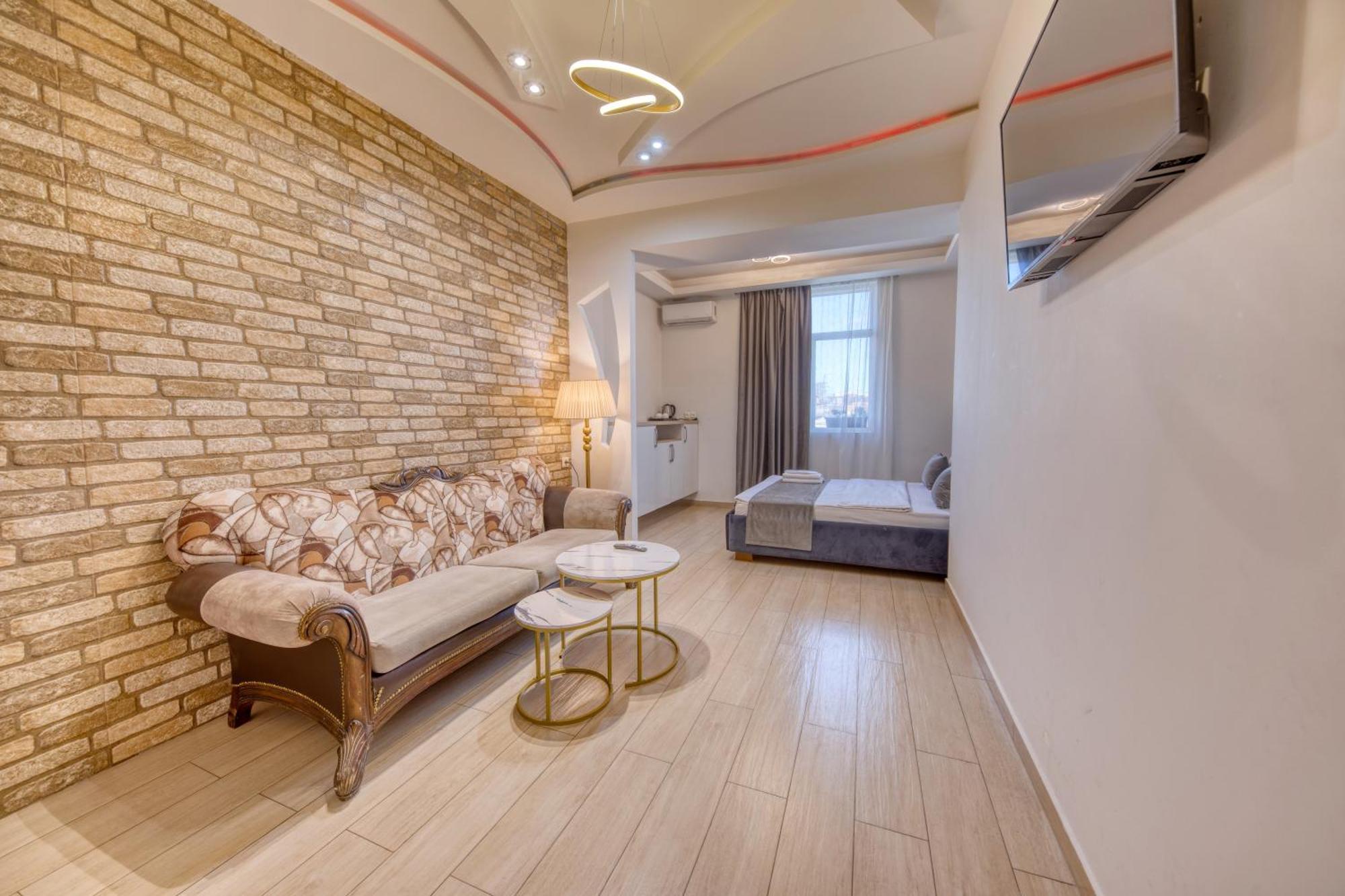 Aleppo Hotel Jerevan Buitenkant foto