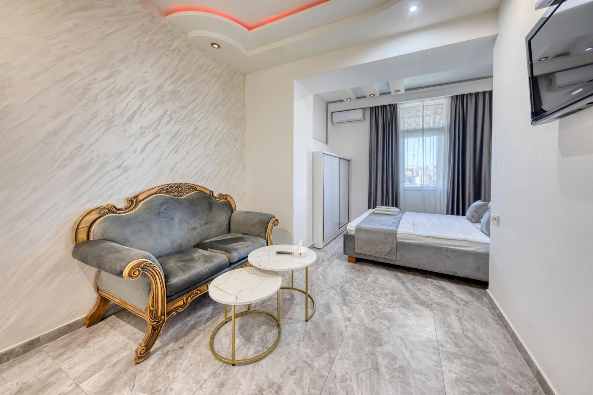 Aleppo Hotel Jerevan Buitenkant foto