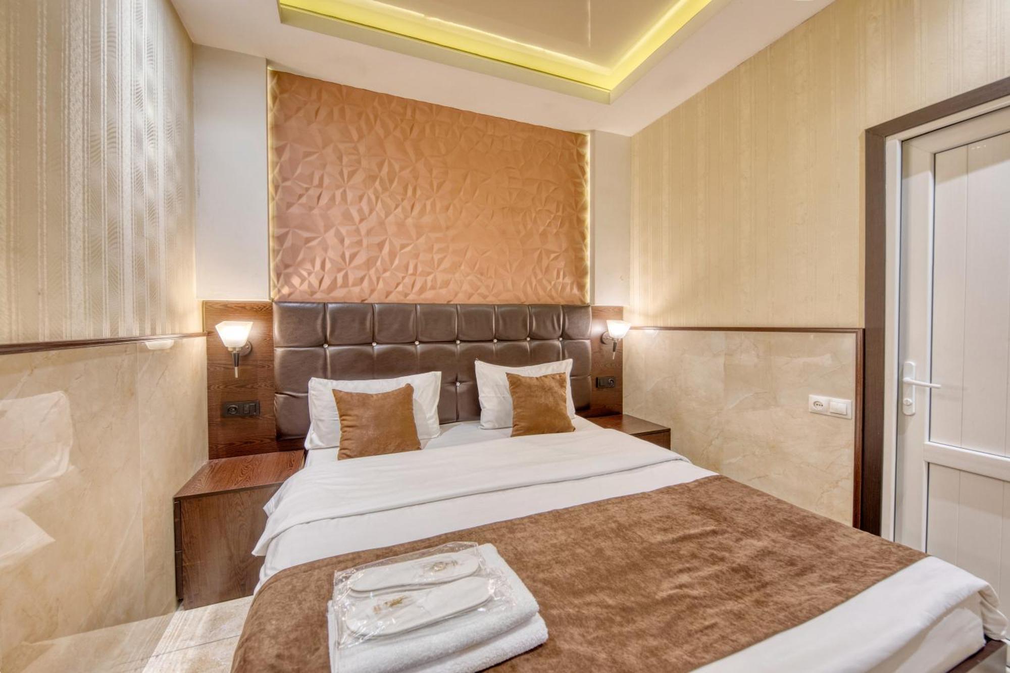 Aleppo Hotel Jerevan Buitenkant foto