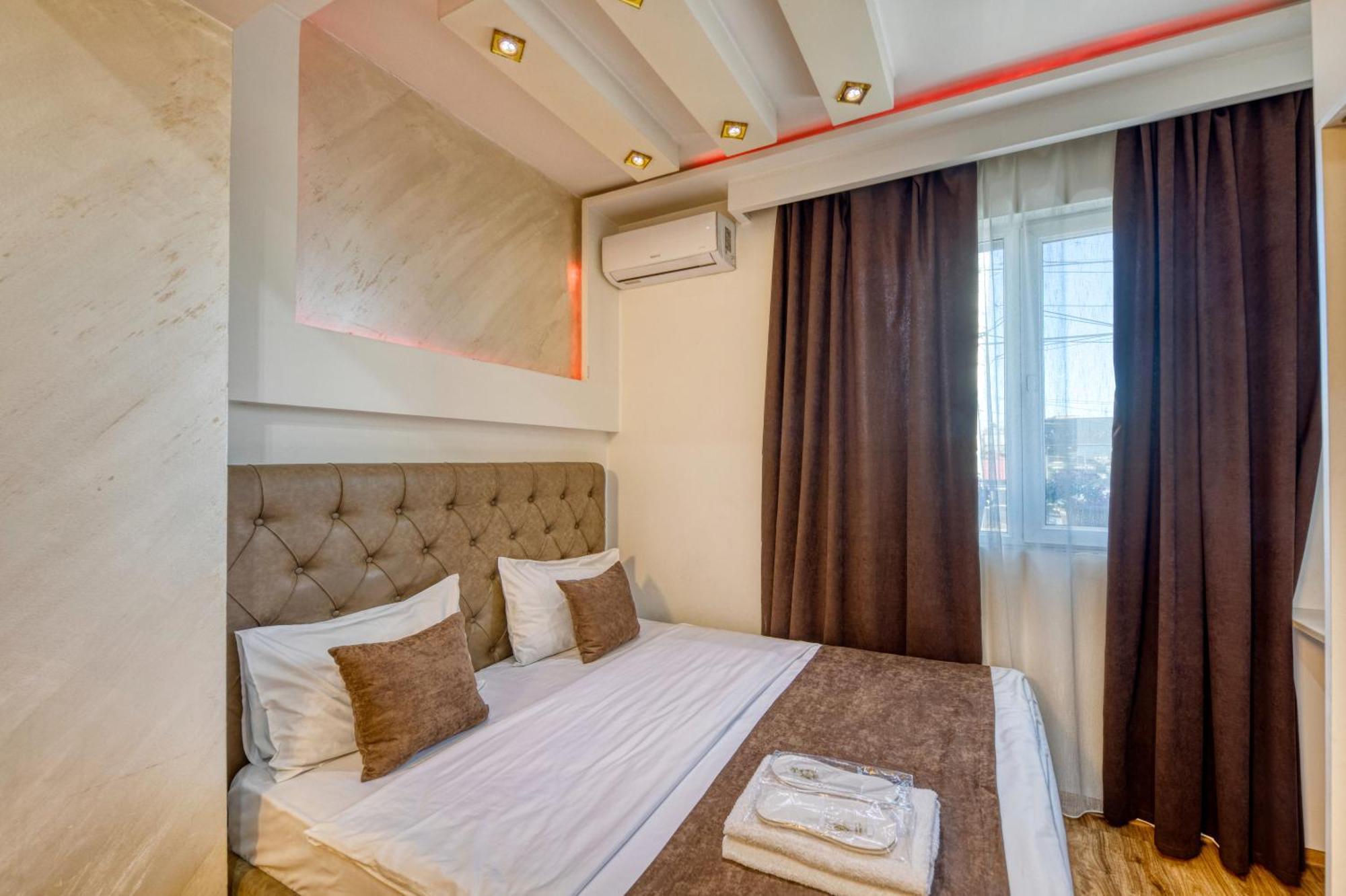 Aleppo Hotel Jerevan Buitenkant foto