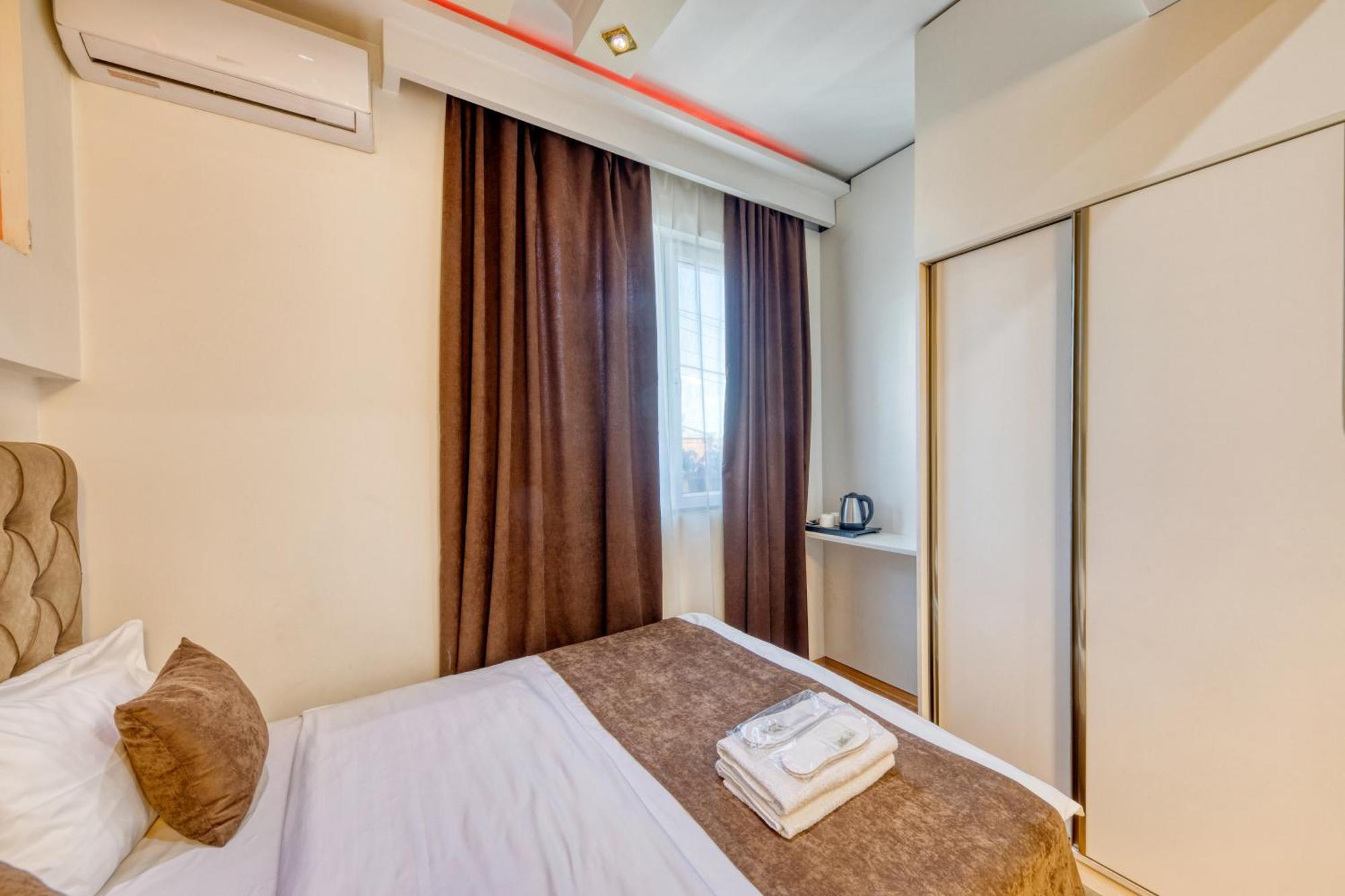 Aleppo Hotel Jerevan Buitenkant foto