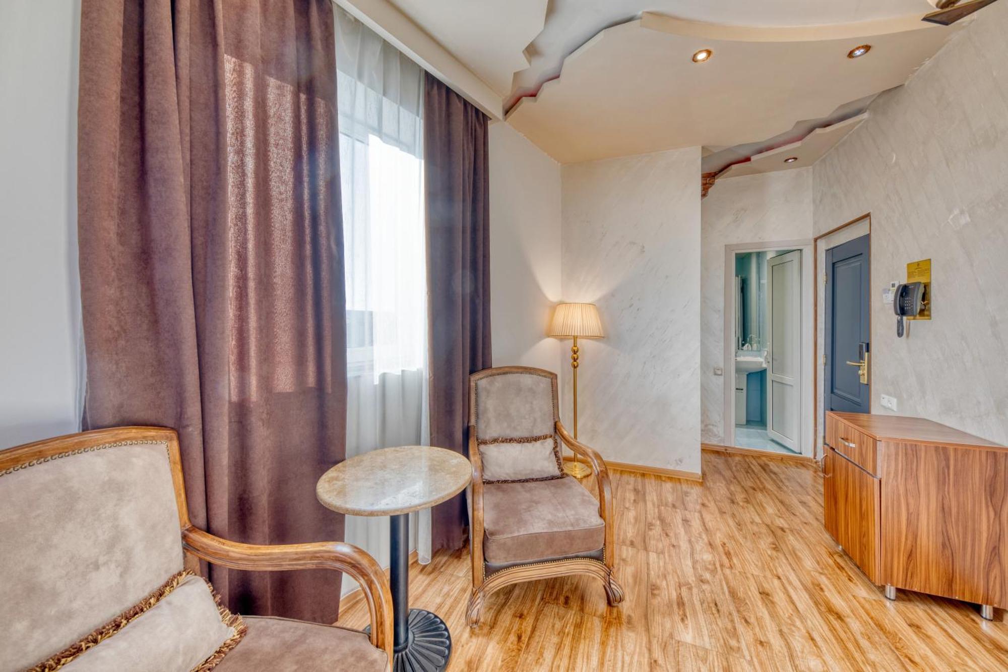 Aleppo Hotel Jerevan Buitenkant foto