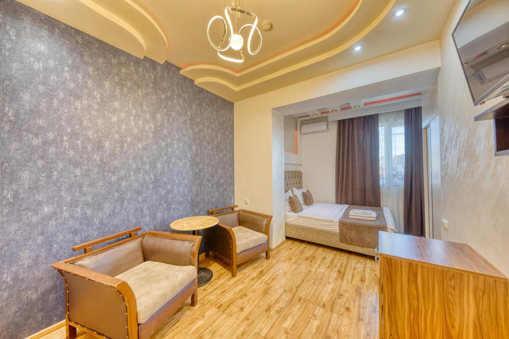 Aleppo Hotel Jerevan Buitenkant foto