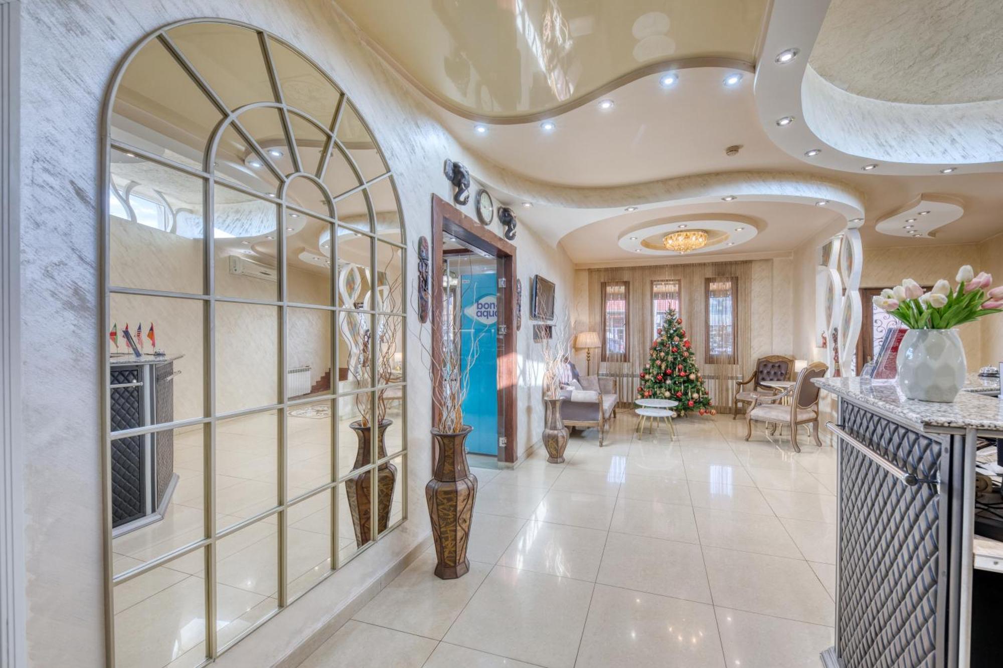 Aleppo Hotel Jerevan Buitenkant foto